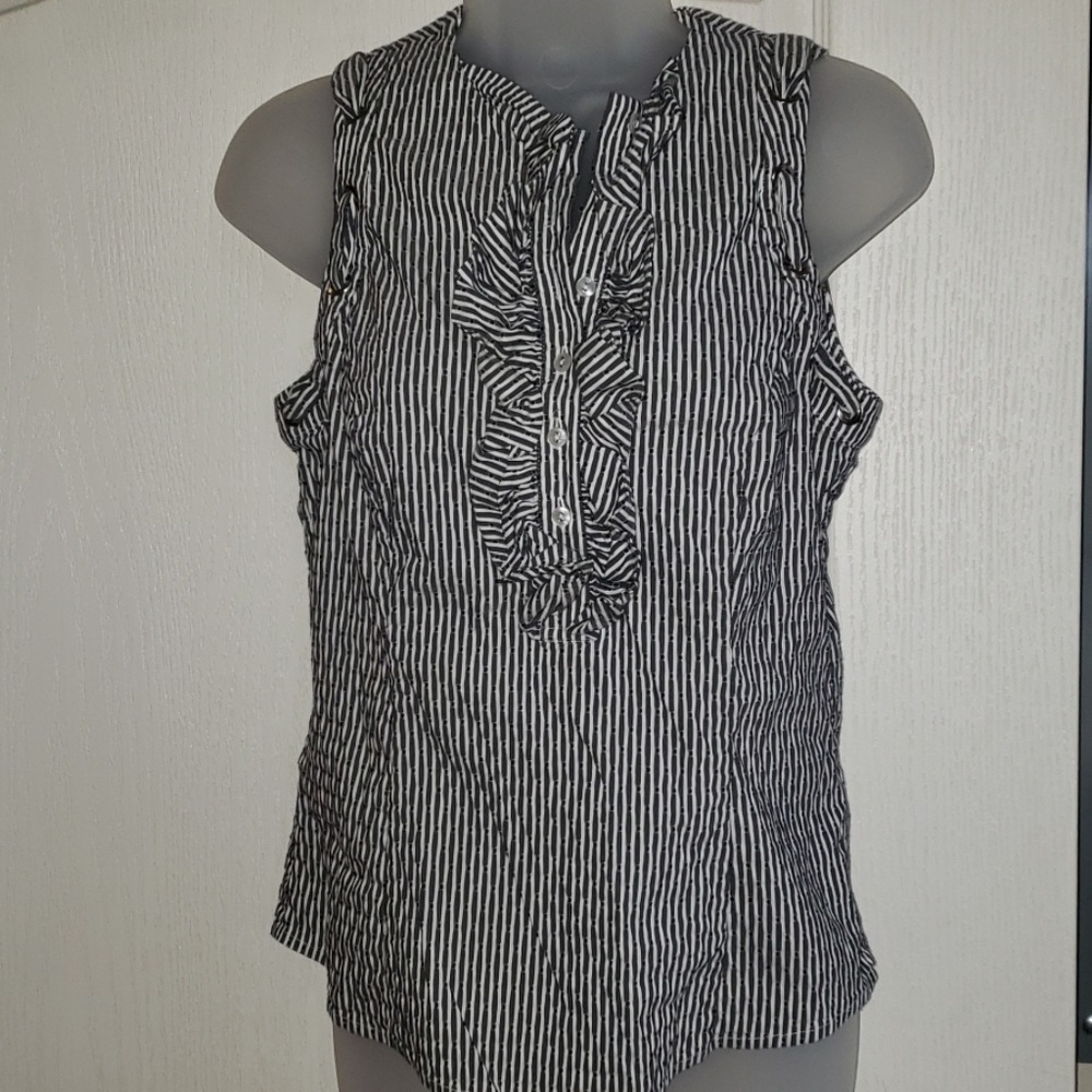 Ladies ruffle button-front blouse